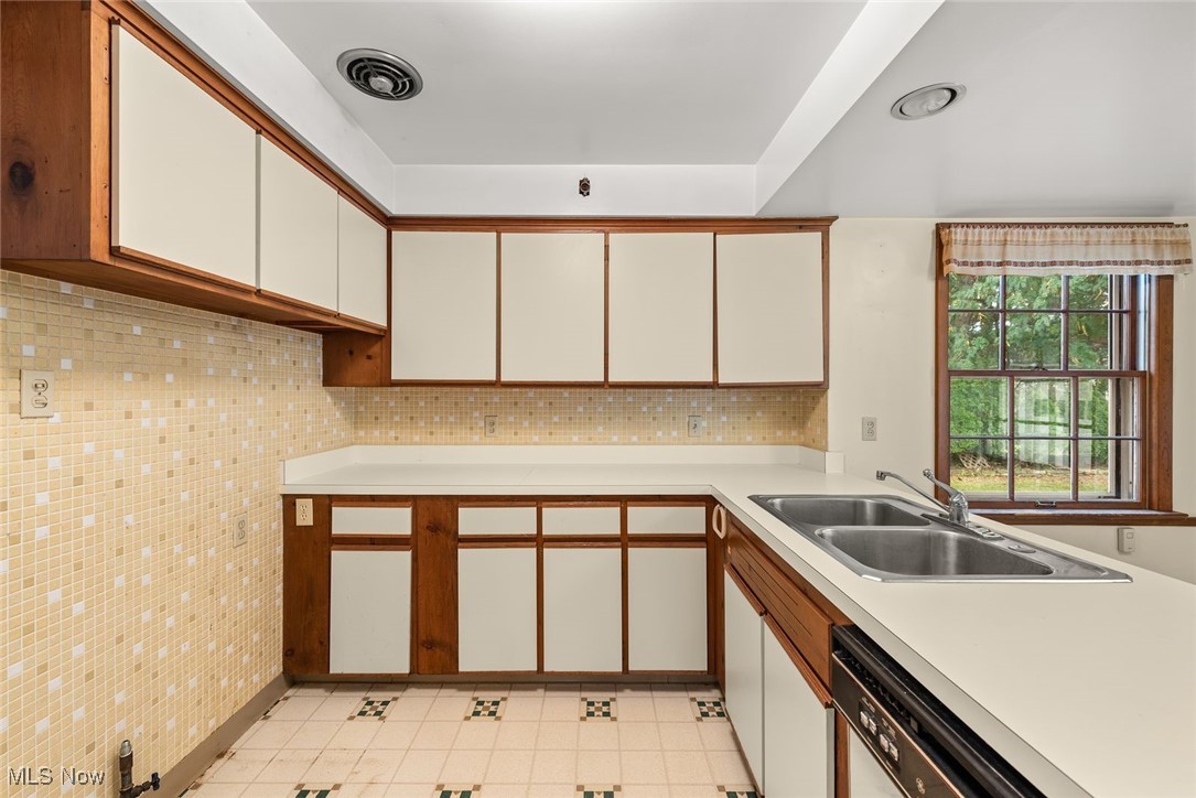 Rocky River, Ohio 44116, United States, 3 Bedrooms Bedrooms, ,2 BathroomsBathrooms,Residential,Active,217448