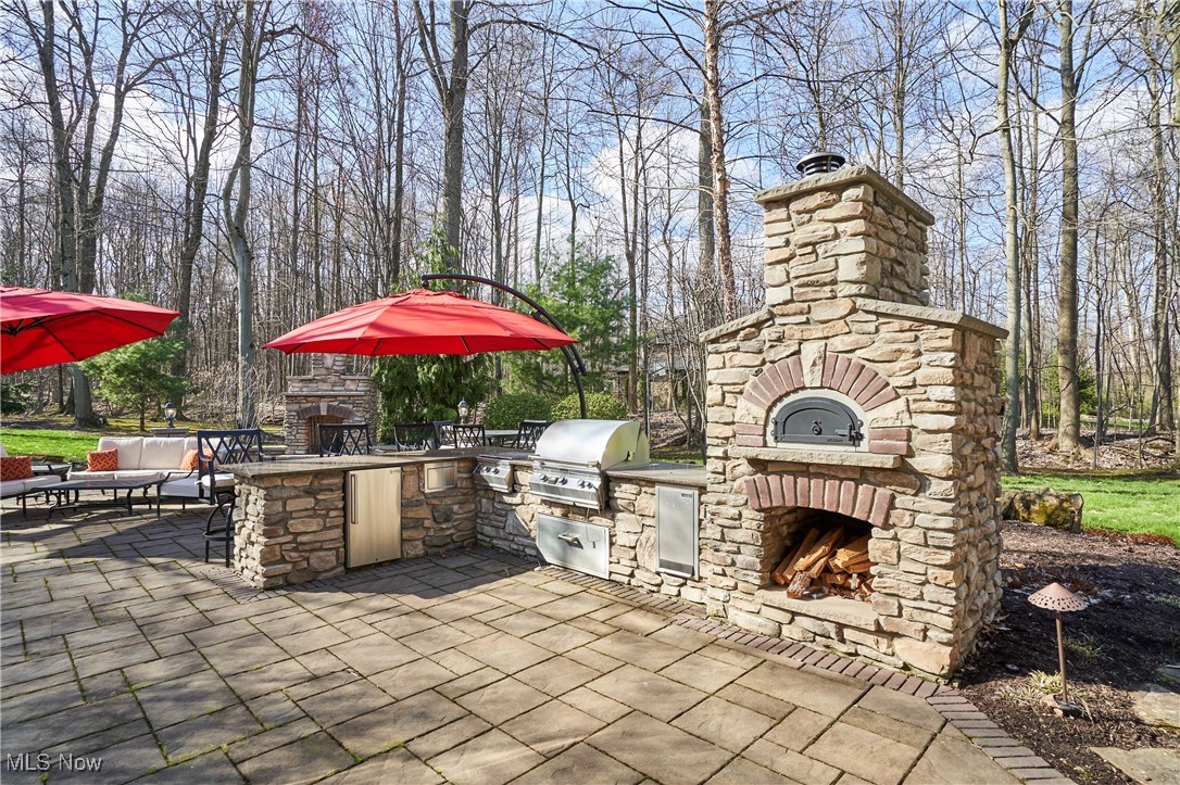 Sharon, Ohio 44281, United States, 5 Bedrooms Bedrooms, ,6 BathroomsBathrooms,Residential,Contingent,117089