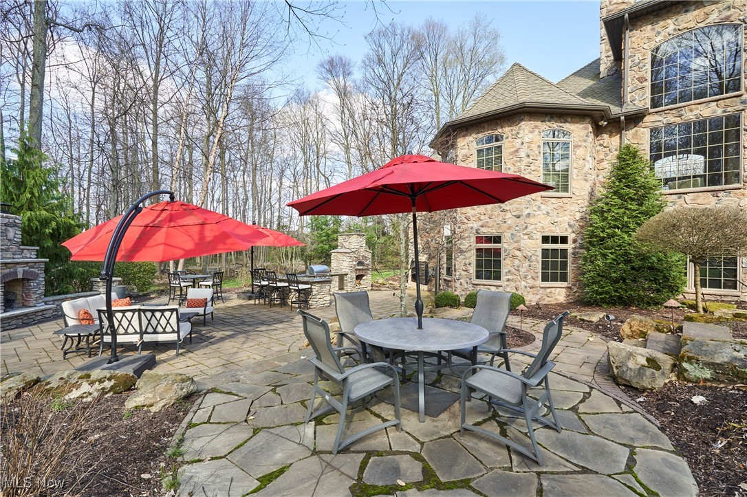 Sharon, Ohio 44281, United States, 5 Bedrooms Bedrooms, ,6 BathroomsBathrooms,Residential,Contingent,117089