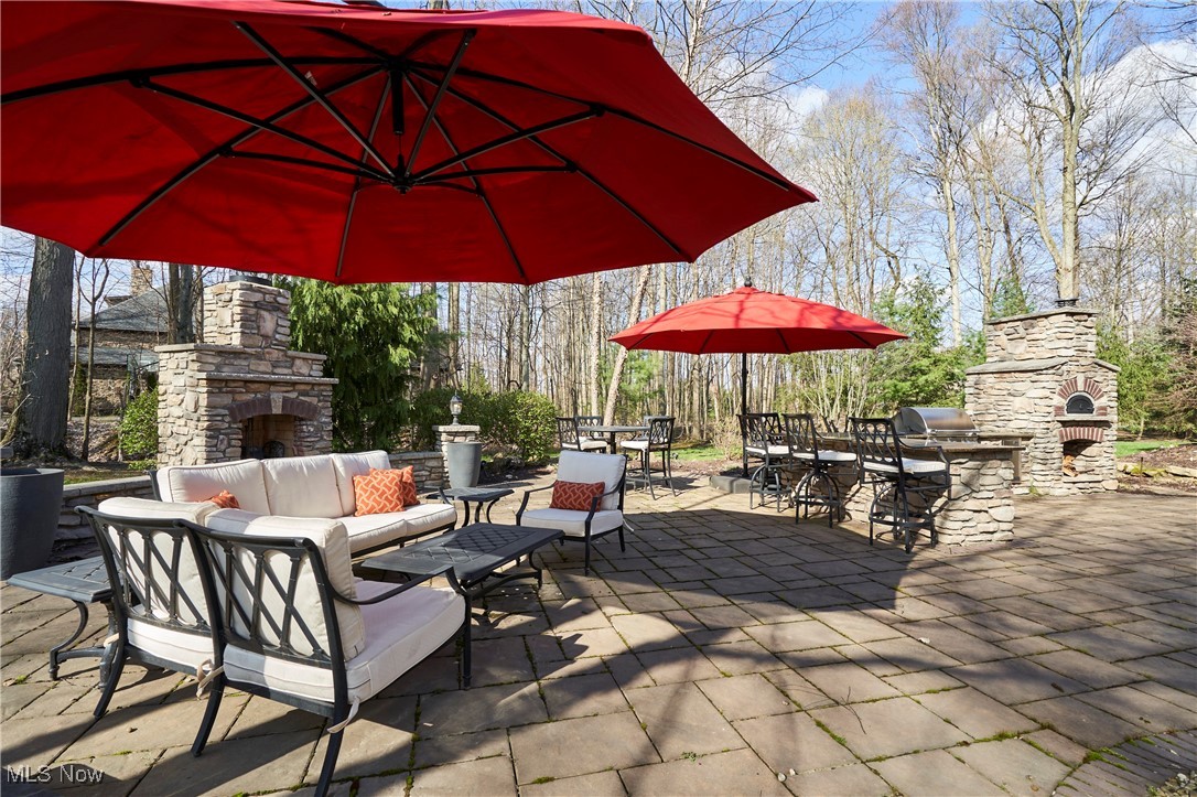 Sharon, Ohio 44281, United States, 5 Bedrooms Bedrooms, ,6 BathroomsBathrooms,Residential,Contingent,117089