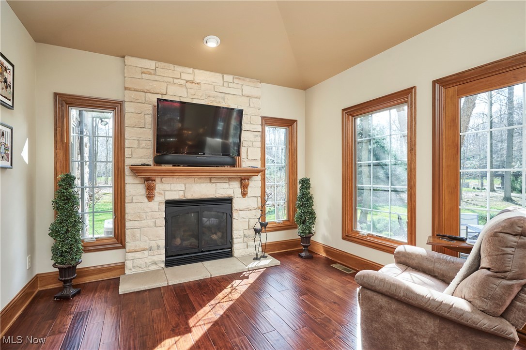 Sharon, Ohio 44281, United States, 5 Bedrooms Bedrooms, ,6 BathroomsBathrooms,Residential,Contingent,117089