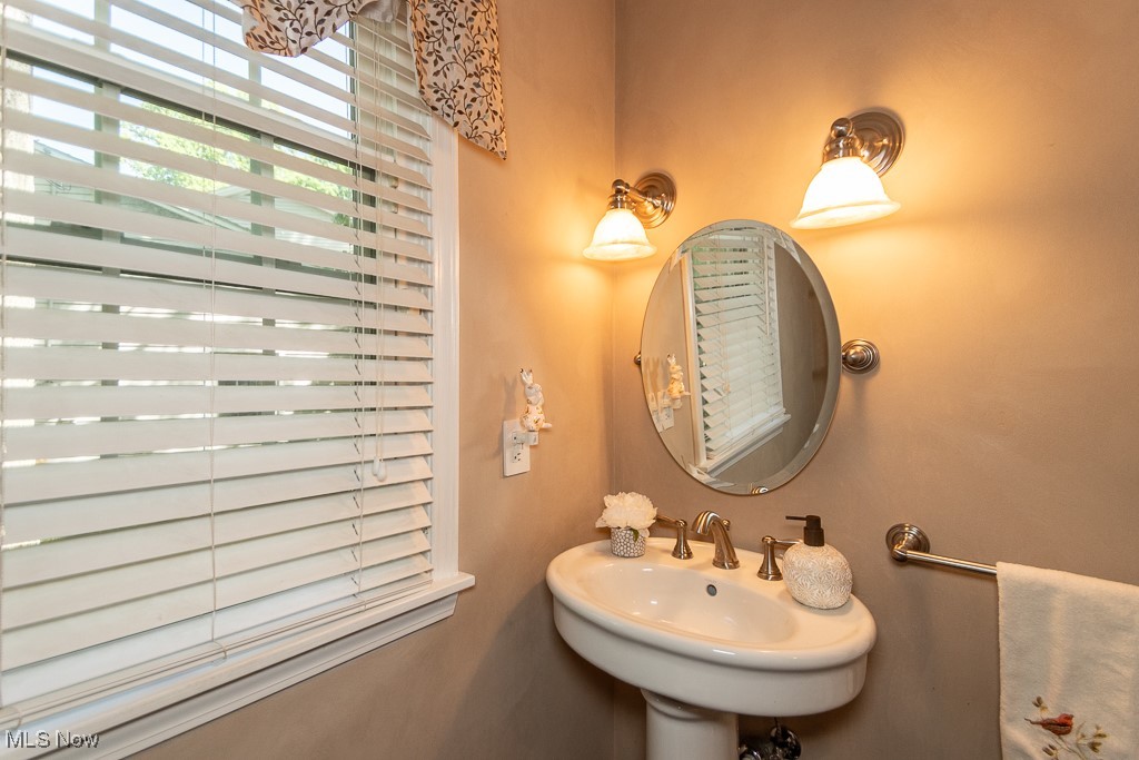 7756 Litchfield Drive, Mentor, Ohio image 30