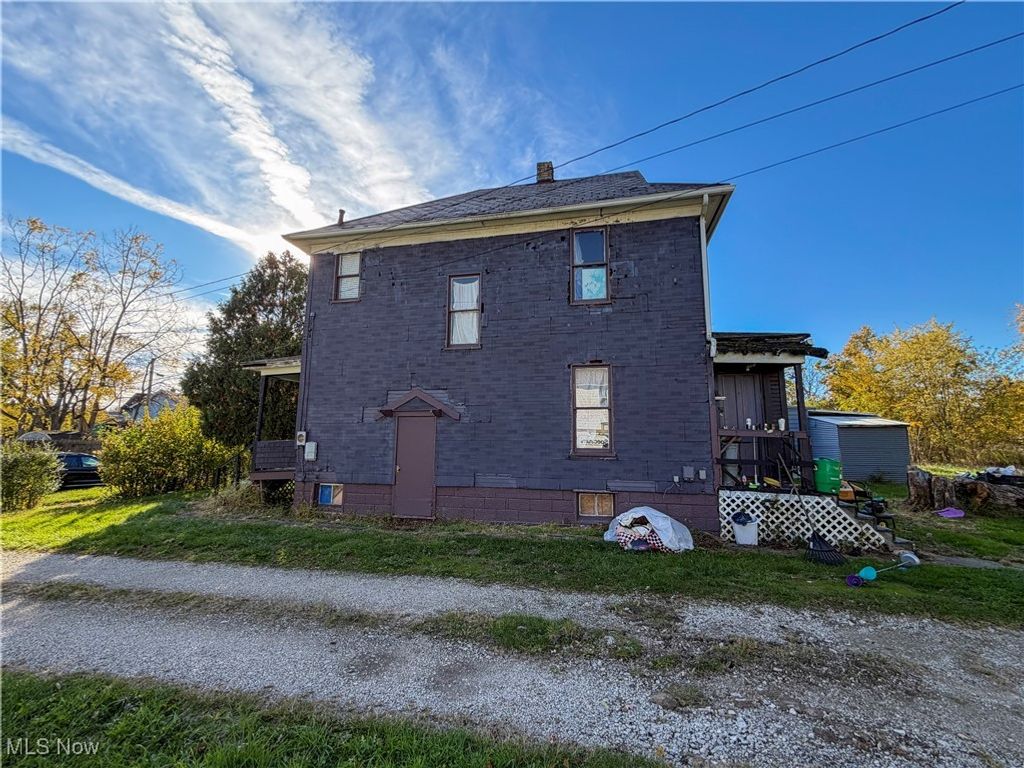 Photo of 322 North Road NW, Niles, OH 44446 (MLS # 5168443)