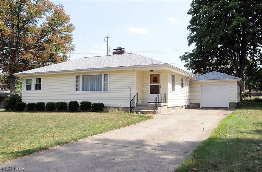 Very well cared for 3 BR Ranch.  This lovely home is situated on a large level yard convenient to the schools, park & hospital.  Newer architectural roof, vinyl siding give this cozy home great curb appeal.