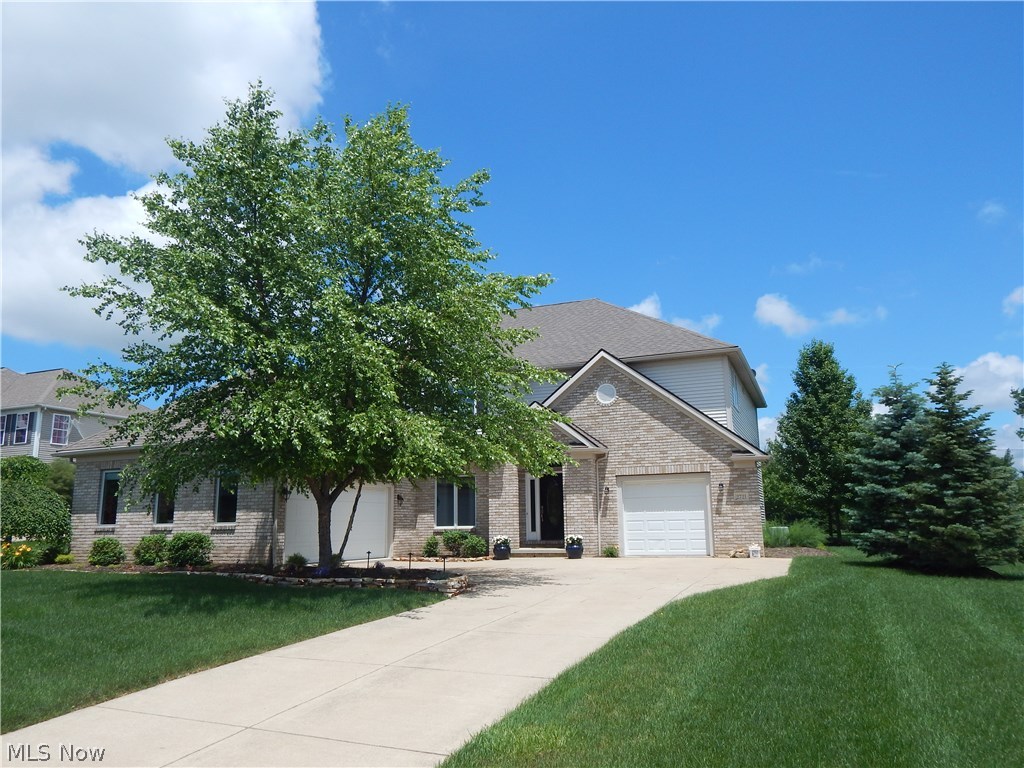 Pambi Farms Golf Course Colonial. Vibrant open floor plan, Two story Great Room featuring wall of windows. Beautiful open foyer gracefully into Great Room, first floor den, open Island kitchen. Chefs will enjoy spending time in kitchen, with full size Island, walk in pantry and yards of counter space.
Enjoy the spacious four bedrooms on second floor, featuring master suite with double walk in closets, soaking tub and coffee bar.
Split Three car garage offers many options, work shop, storage of sports car etc. Pleasant open rear yard over looking golf course. Deck and much more.