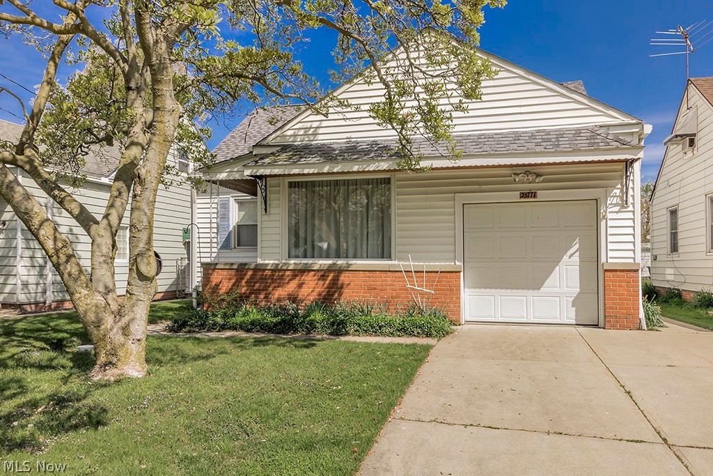 Come see this delightful and charming 3-bedroom, 1-bathroom bungalow. Single-Level Living with an easy flow. The attached garage is a certainly a plus.
The Living room, and the two Bedrooms on the Main level have Hardwood Flooring beneath the Carpet. The Eat in Kitchen offers plenty of natural lighting with views of the backyard.
If you're a First time Home Buyer or and Investor, this home is ready for it's next owner.
Washer, dryer, refrigerator stove and microwave all included.
Schedule a showing today!