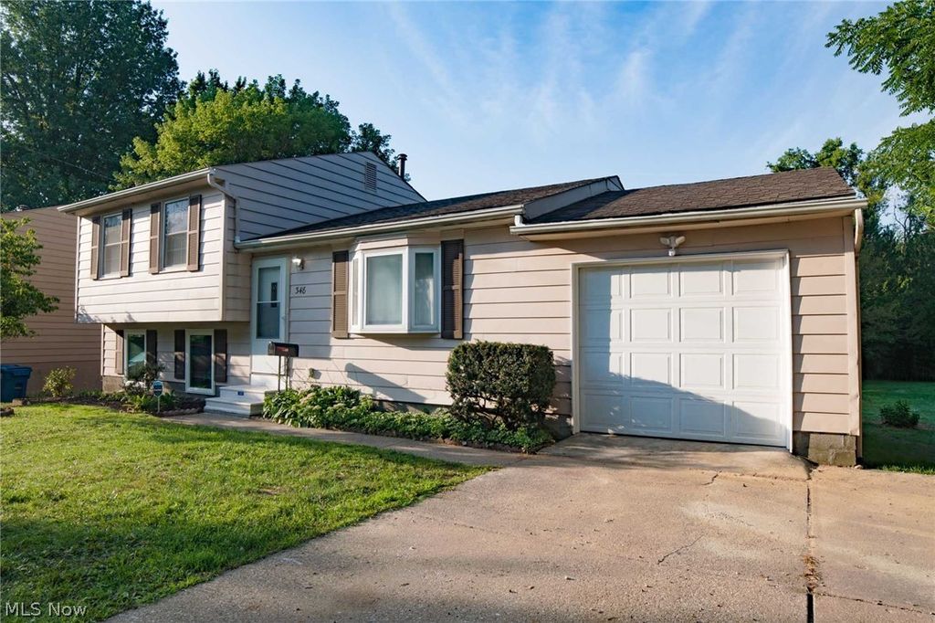 Photo of 348 Silver Meadows Boulevard, Kent, OH 44240 (MLS # 5200439)