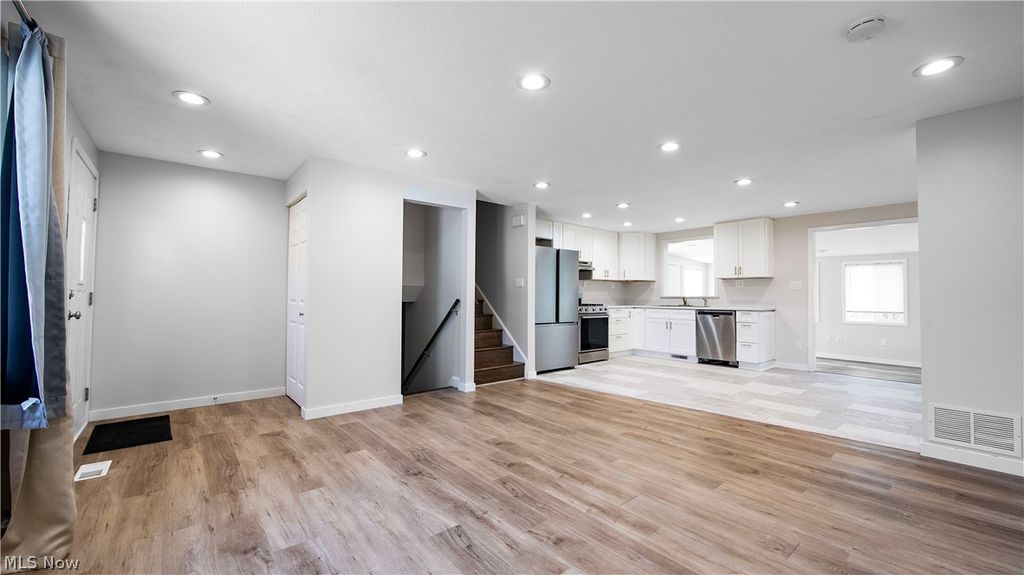 Photo of 348 Silver Meadows Boulevard, Kent, OH 44240 (MLS # 5200439)