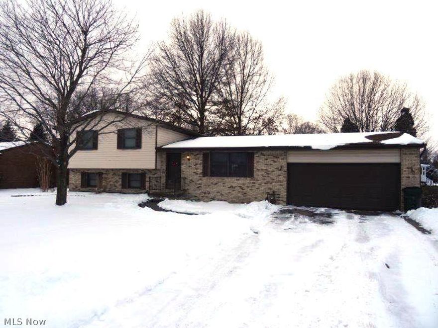 Stop your search, this is just the home you have been looking for!  Beautifully maintained split-level close to the heart of town has it all, and at a great price!  Open floor plan features a spacious living and dining room, with sliding door to the huge 16 x 16 deck and back yard. Upstairs you will find 3 nice sized bedrooms with huge closets!  You will not have a lack of storage in this house, that's for sure!  The lower level boasts a huge rec room complete with fireplace, and a separate play room (or could even be a 4th bedroom!). Basement offers tons of storage and a laundry area, new sump pump. Nothing to do here but move in!