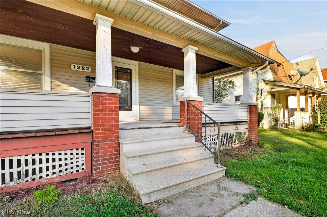 1222 W 6th Street