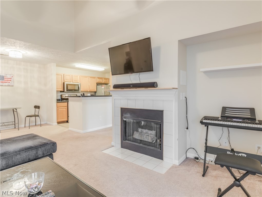 Lenox Crk Condo - Residential