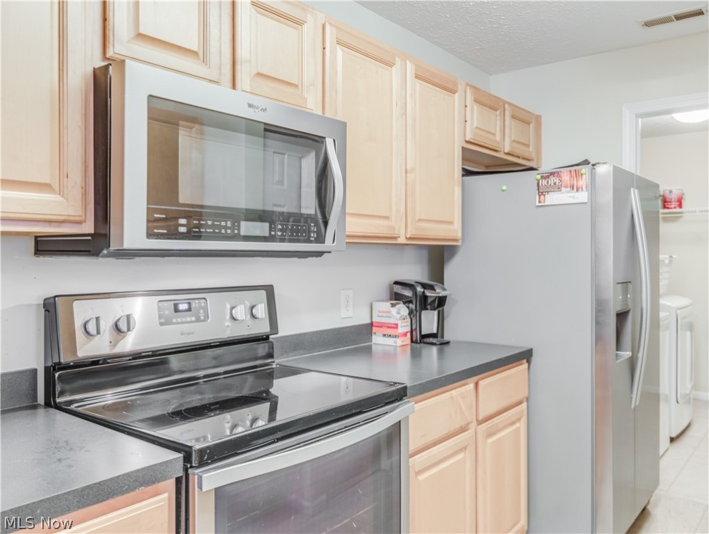 Lenox Crk Condo - Residential