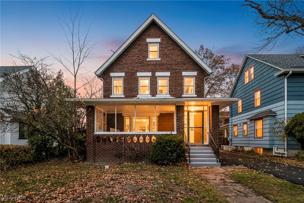 Photo of 3147 Whitethorn Road, Cleveland Heights, OH 44118 (MLS # 5175039)