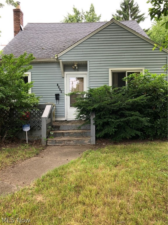 This one is a gem. Great floor plan and very roomy. Corner lot. Don't miss this one.
