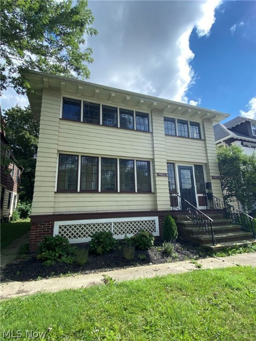 Well maintained, two bedroom, one bathroom apartment with hardwood floors, updated modern light fixtures, new gas stove and enclosed 2nd story porch.  The property is nice and clean. The property has two living areas. Move right in.  
Tenant to receive for use; a clothes washer and dryer.  Non-coin operated and the landlord/owner pays the water bill. 
Edgewater Park is across the street.