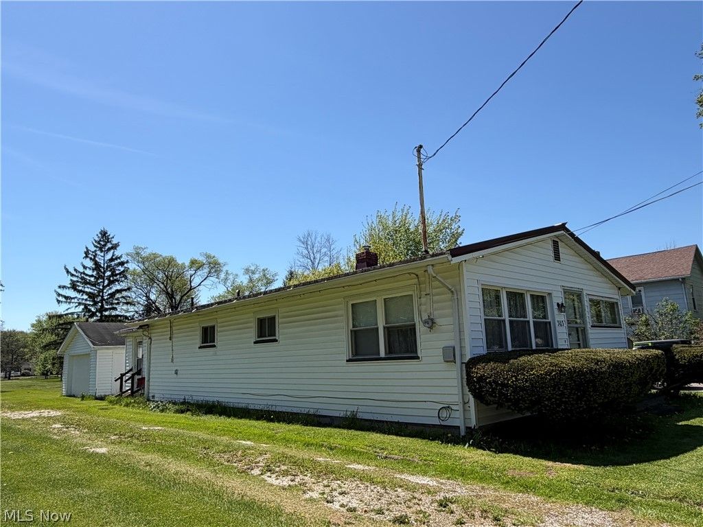 Photo of 303 W Main Street, Andover, OH 44003 (MLS # 5209014)
