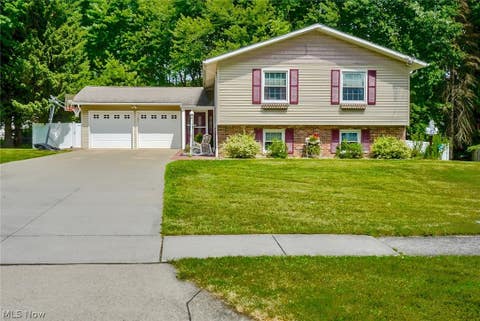 Homes For Sale - 267 High Point Circle<br/> Tallmadge, OH 44278