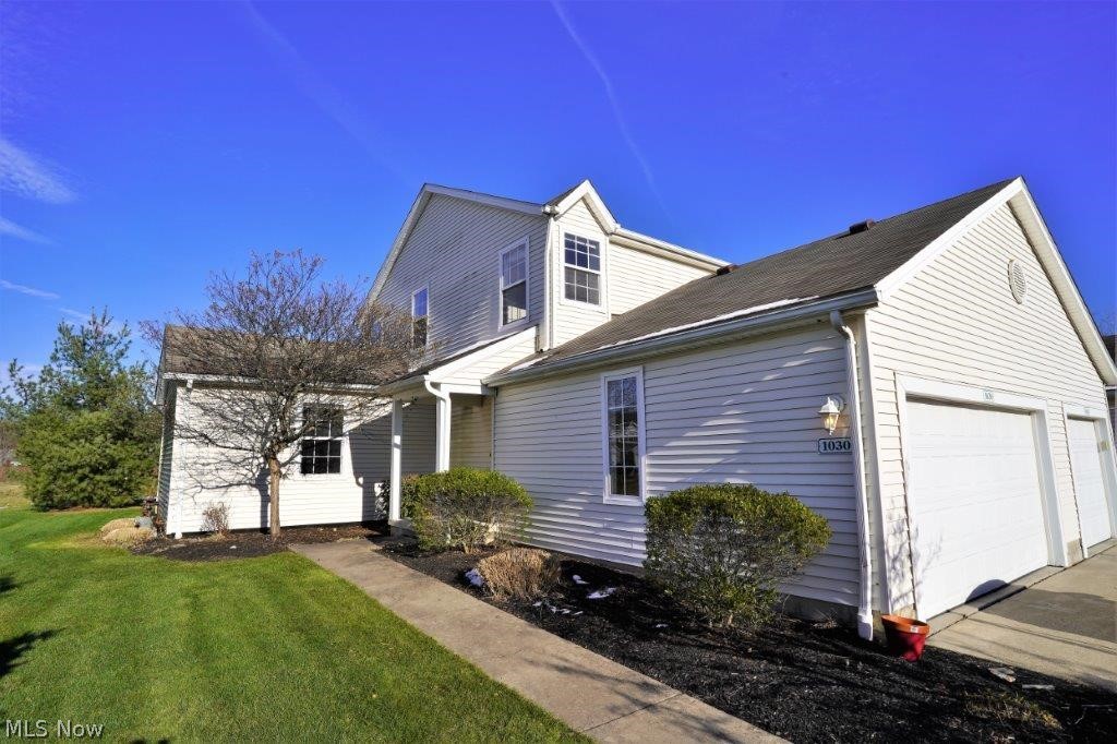 Very nice condo with convenient first floor Master bedroom and bath, along with half bath, kitchen and large living room. There is a sliding glass door leading out to the patio for entertaining. Second floor has two bedrooms with a full bath. Lower level has a family/Media room along with a large bonus room that could easily be a fourth bedroom.