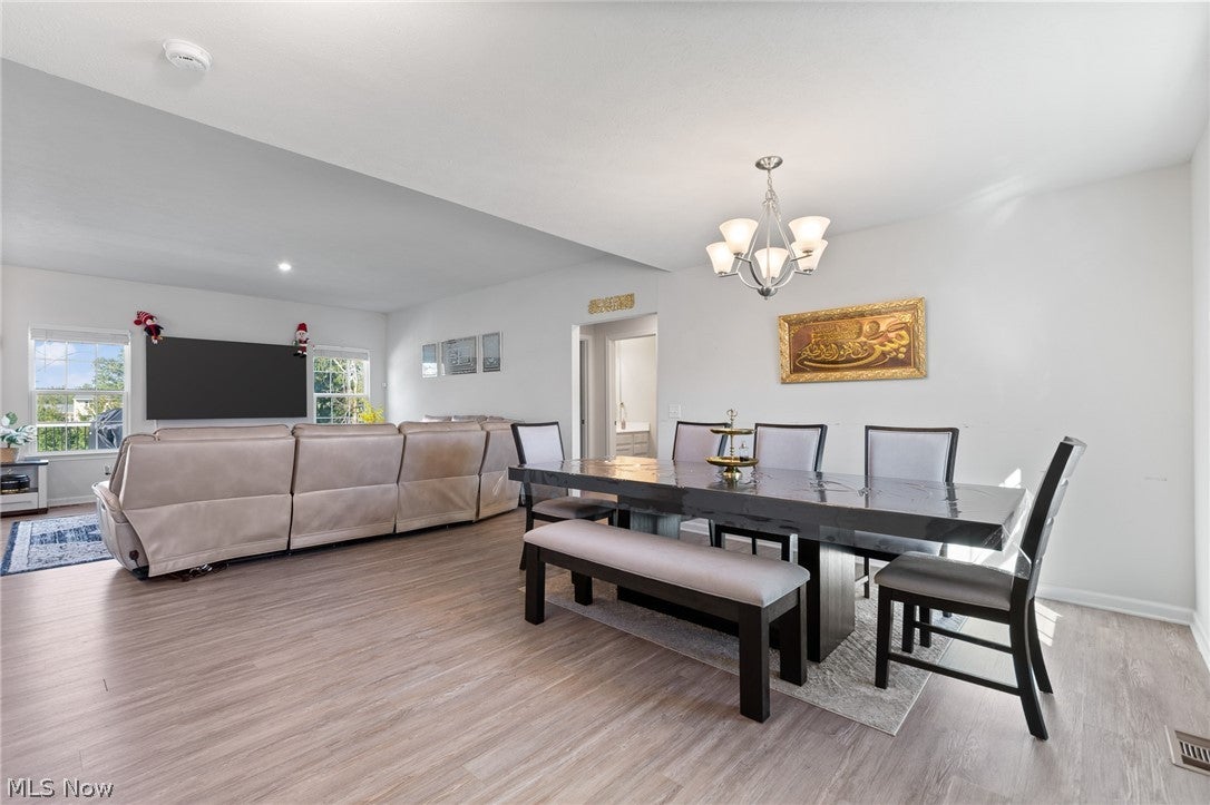 2049 W Woodland Drive