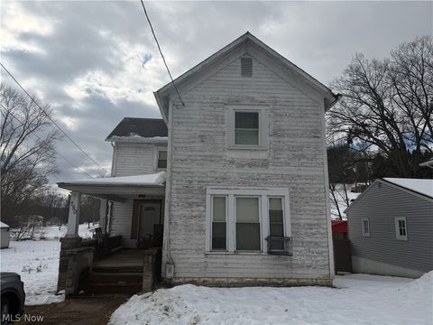 Homes For Sale - 750 Cross Street<br/> Newcomerstown, OH 43832