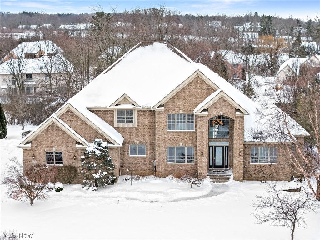 Photo of 17395 Sawgrass Circle, North Royalton, OH 44133 (MLS # 5186346)