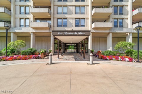 Photo for 1 Bratenahl Place 104