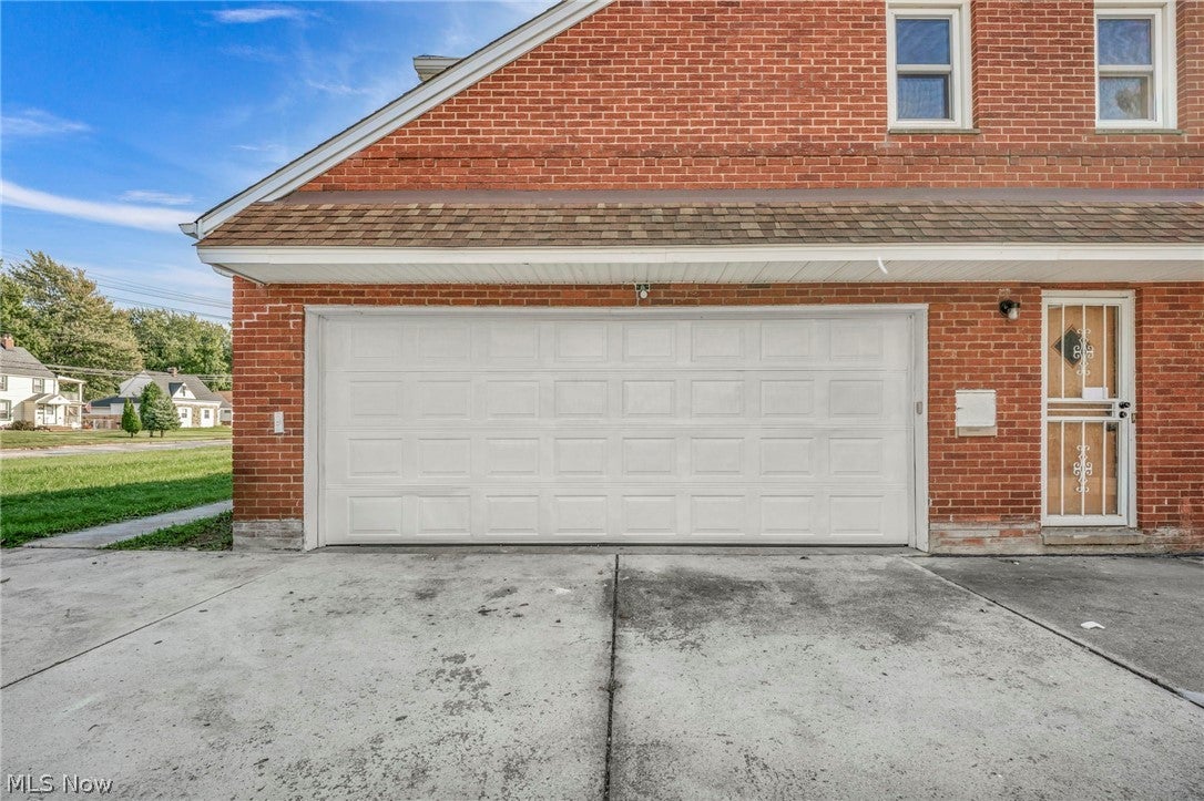 800 E 250th Street