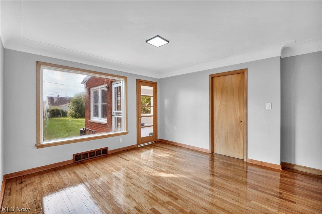 800 E 250th Street