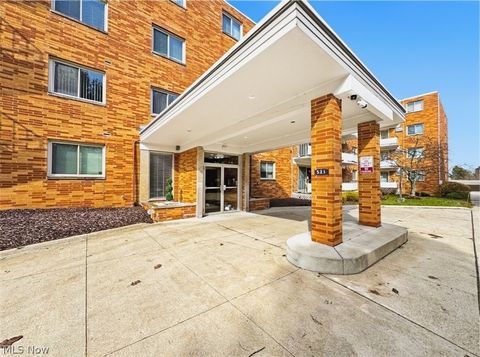 Condo For Sale - 521 Tollis Pkwy #396<br/> Broadview Heights, OH 44147