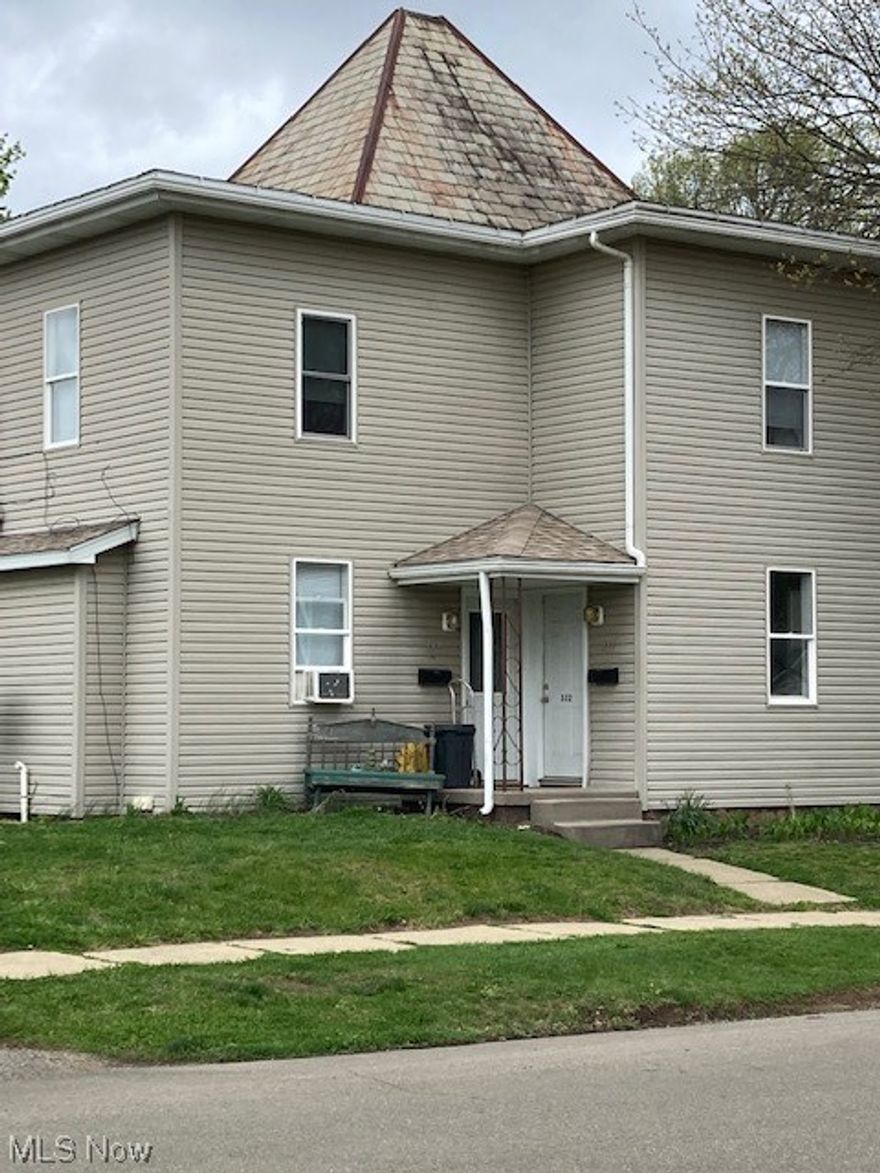 This comfy rental is waiting for you. Open concept kitchen and living room with 2 nice bedrooms. Tenant pays all utilities.