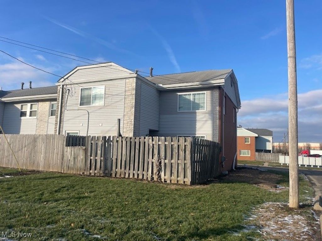 Photo of 124 Buckeye Circle, Columbus, OH 43217 (MLS # 5180945)