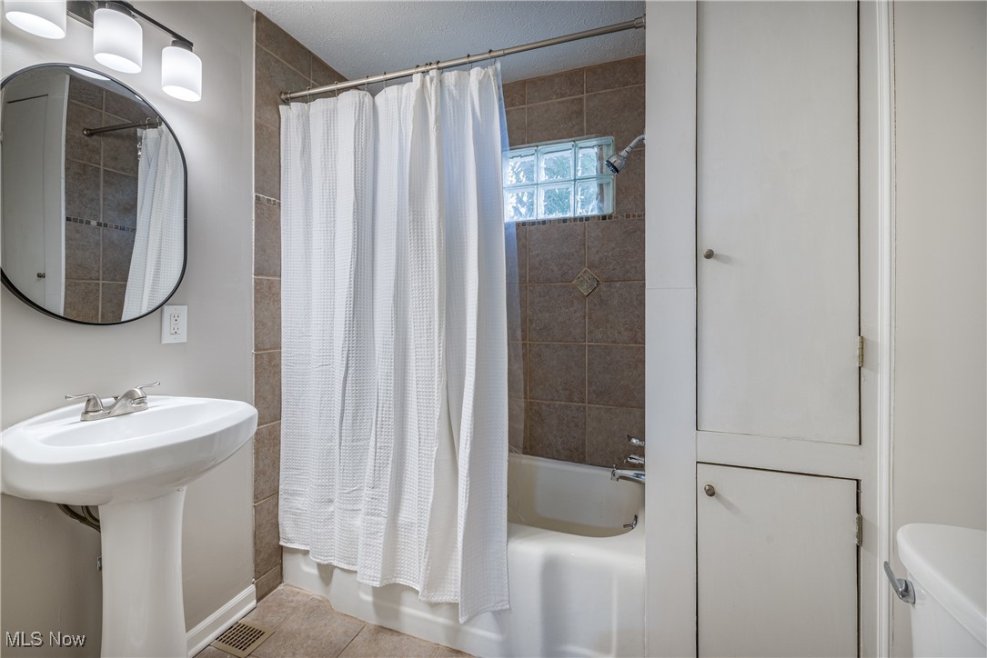 4076 Keller Hanna Drive, Brunswick, Ohio image 14
