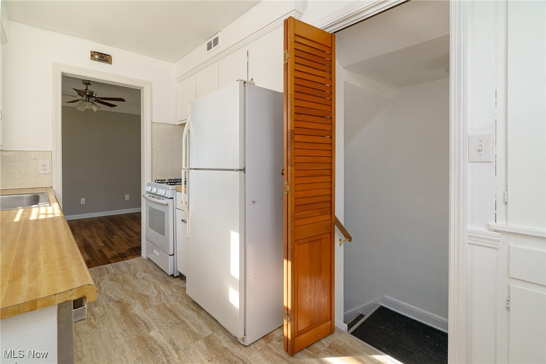 Sunshine Realty Inc 01 - Residential Lease