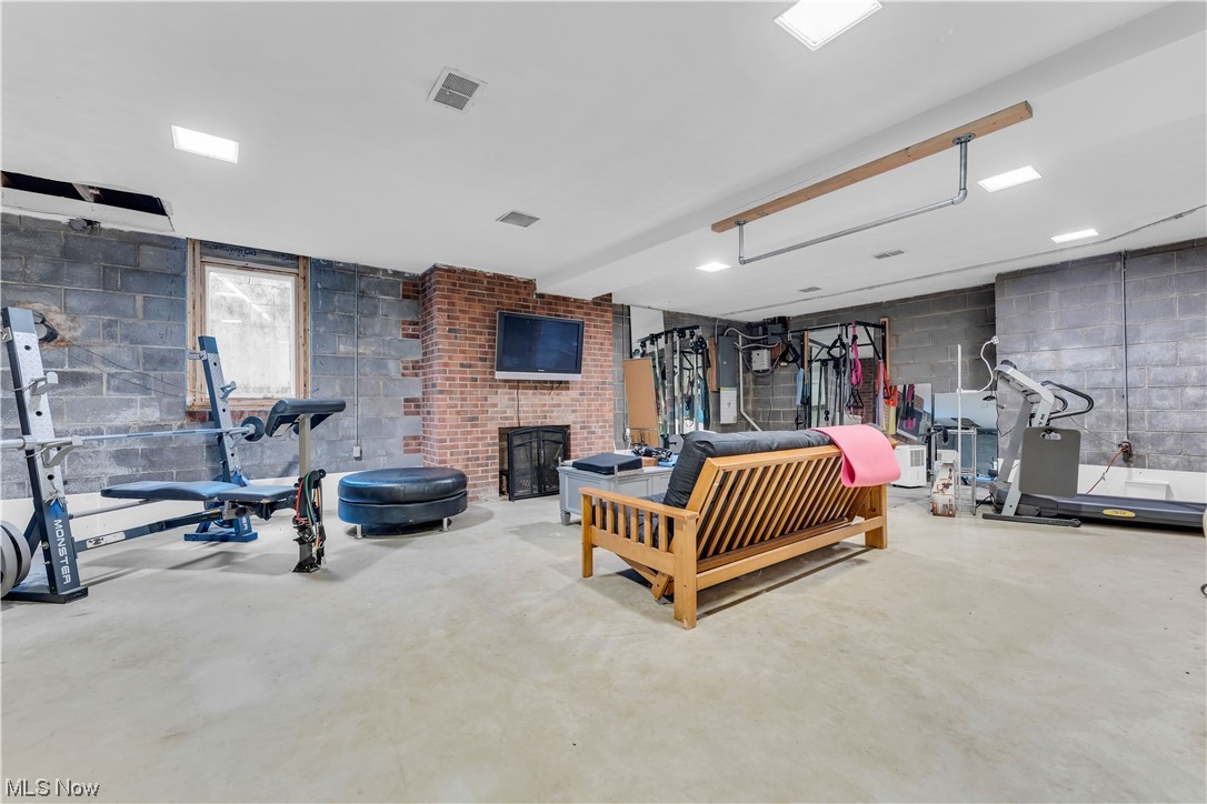 Lois G Wellman Trust - Residential