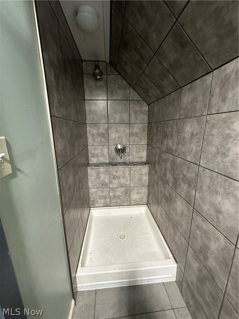 Euclid Collamer 01 - Residential Income