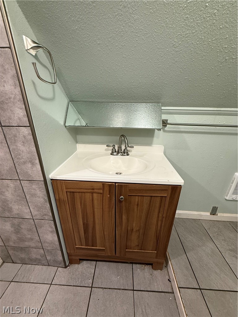 Euclid Collamer 01 - Residential Income