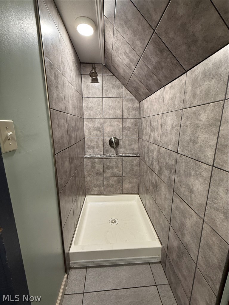 Euclid Collamer 01 - Residential Income