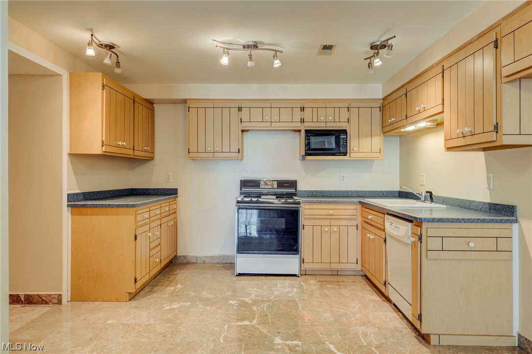 Pine Lakes - Residential