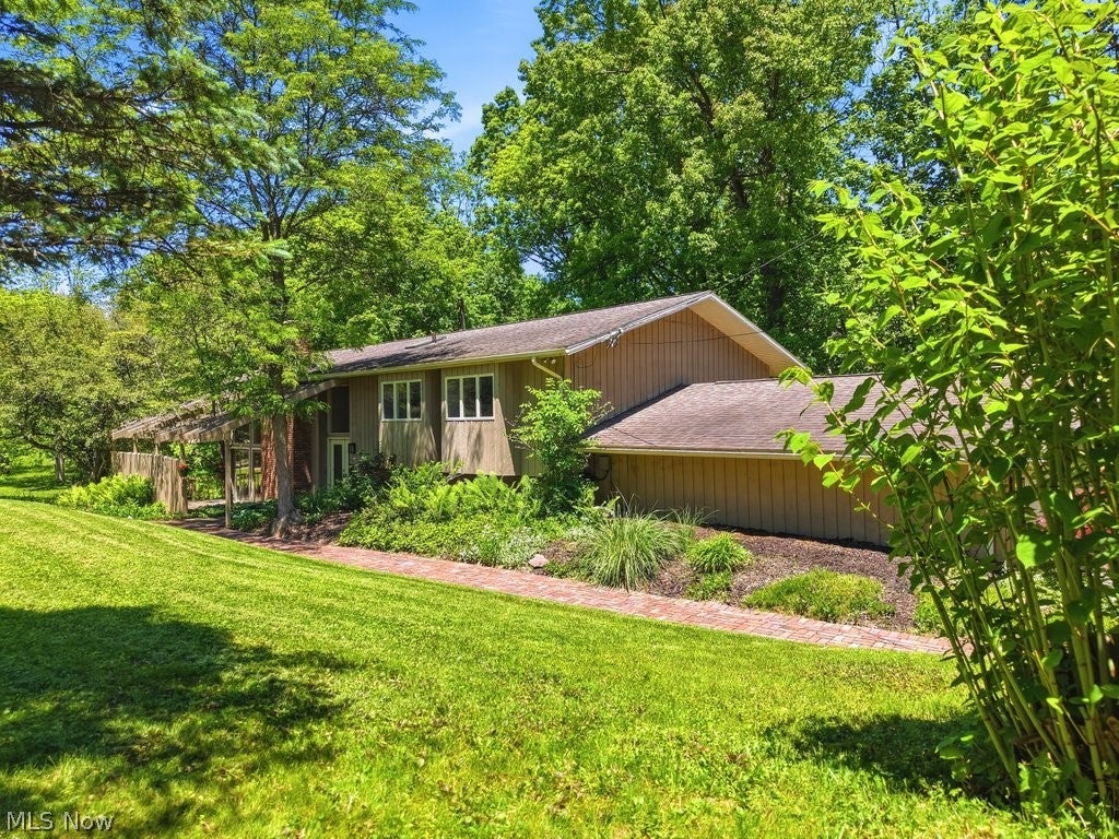 905 Heritage Lane