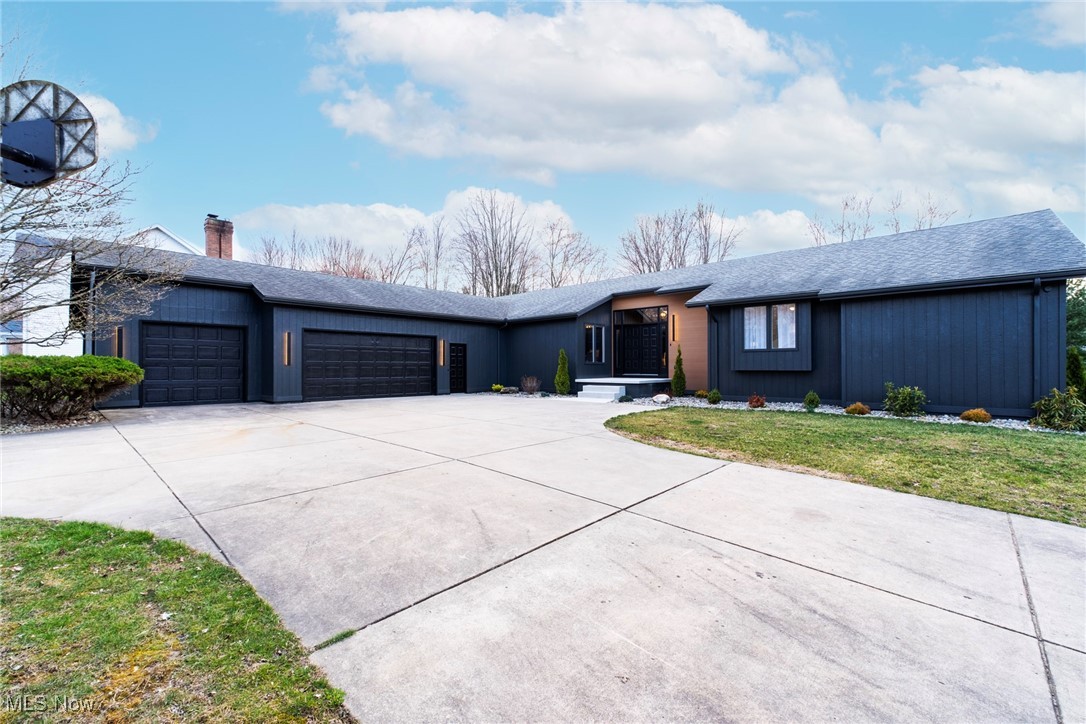 334 Westchester Dr, Warren, Ohio image 1