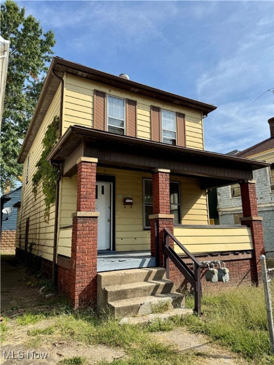 Great investment opportunity located minutes the University, 2 rentals in 1 property! This 3 bedroom, 1 bathroom house comes with new carpet, new flooring, and updated paint throughout. ALSO, this property comes with a 1 bedroom, 1 bathroom garage apartment located directly behind the house. Call an agent today to schedule a showing!