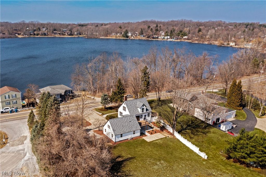 Photo of 7532 State Route 43, Kent, OH 44240 (MLS # 5190317)