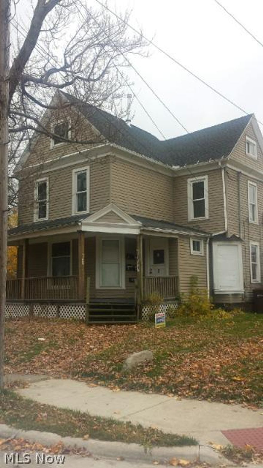 Free Heat!  Free Rent!  Free Water!  Free electric!  You only pay the deposit of $375 to move in with an approved lease in November!  Free Rent with a November move in.  This is a one bedroom efficiency apartment.  Nice size kitchen with a stove and a refrigerator, private full size bathroom, living room/bedroom is one in the same.  FREE RENT with a  November Move in!  No pets allowed.  We do a background check for evictions and criminal history.  This is an updated and very clean building~  you won't be disappointed!