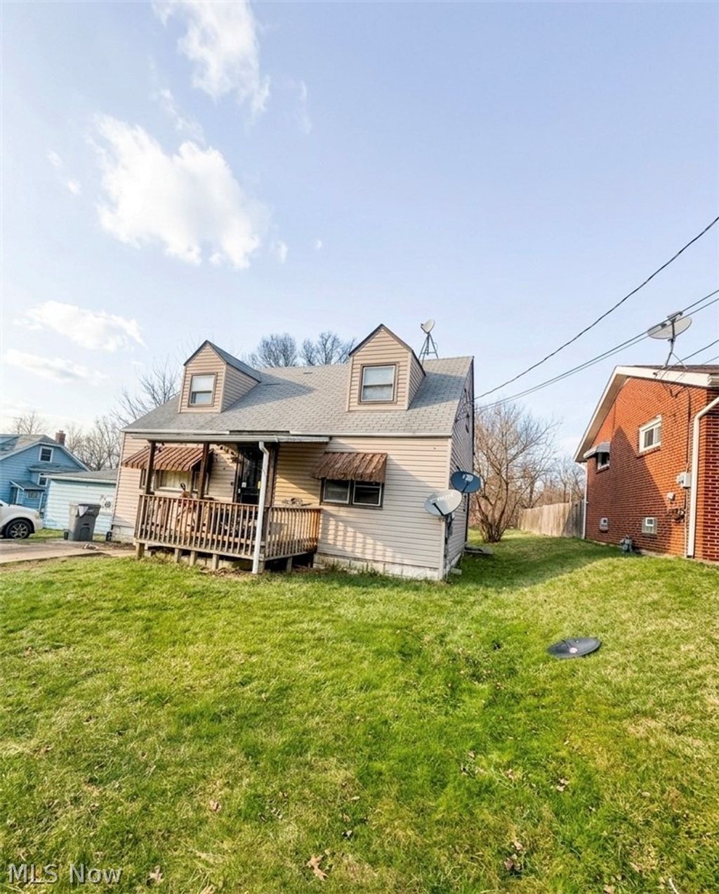 Photo of 452 W Earle Avenue, Youngstown, OH 44511 (MLS # 5194795)