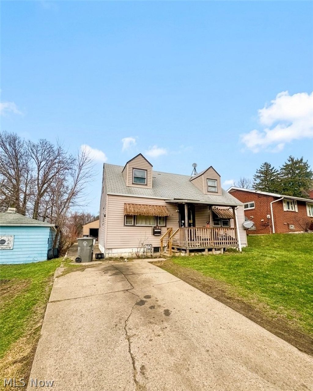Photo of 452 W Earle Avenue, Youngstown, OH 44511 (MLS # 5194795)