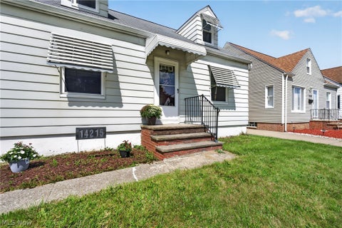 Tiny photo for 14215 Tabor Avenue, Maple Heights, OH 44137 (MLS # 5240696)