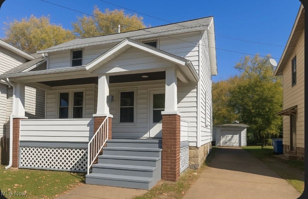 Photo of 303 Iowa Avenue, Lorain, OH 44052 (MLS # 5167713)