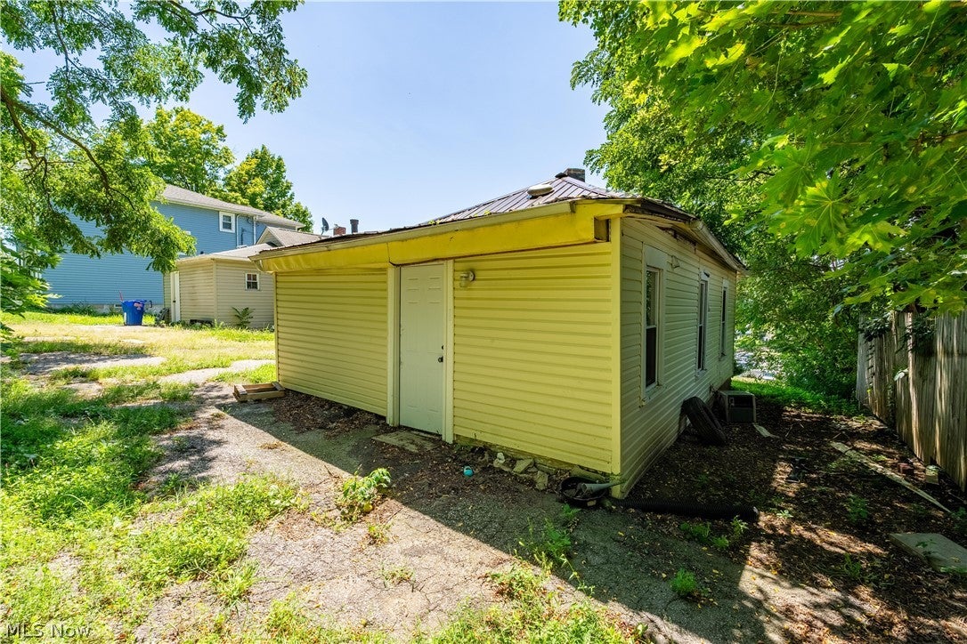 161 Fernwood Avenue