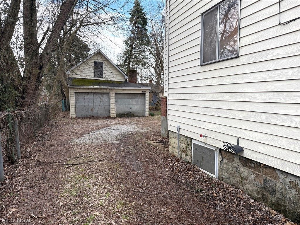 Photo of 924 Concord Avenue, Akron, OH 44306 (MLS # 5200381)