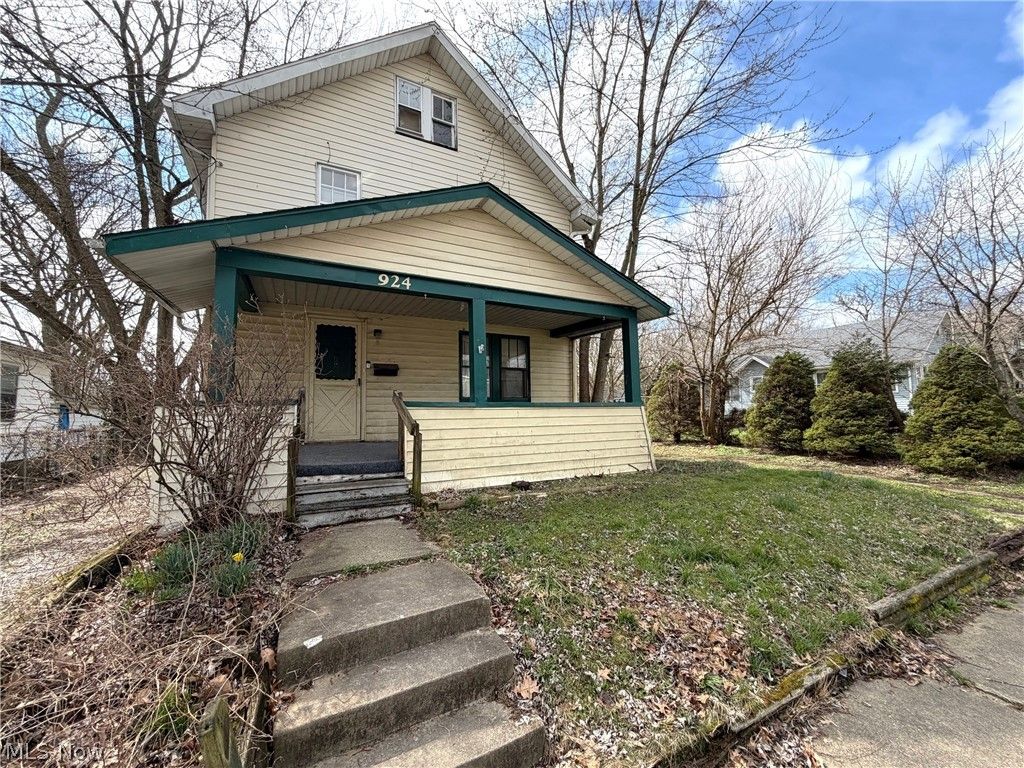 Photo of 924 Concord Avenue, Akron, OH 44306 (MLS # 5200381)